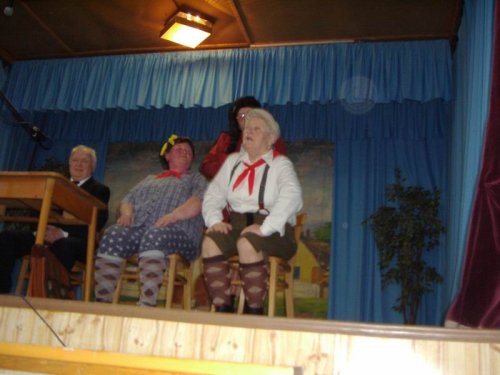 Hraje celá dědina aneb S veselou myslí na nesmysly. - 18.3.2006